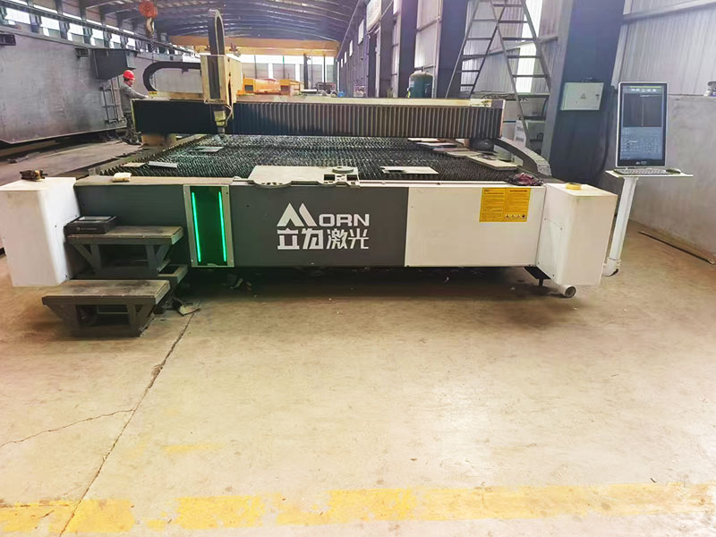 laser cutting machine